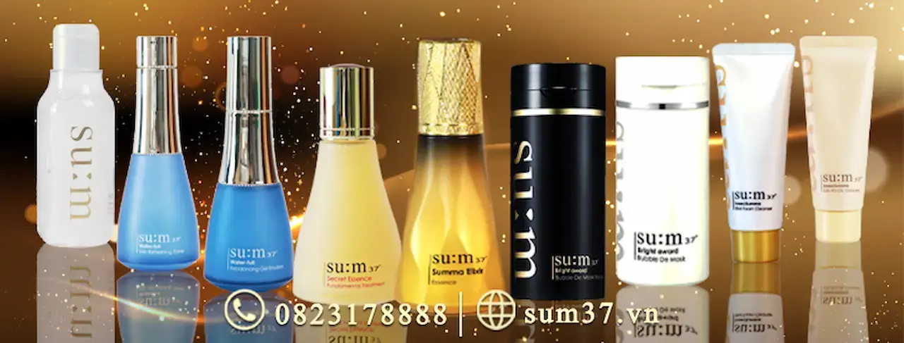 Sum37 Sum:37 Water Full Cc Cushion Thiết Kế Màu Xanh Dương Nước Biển Bắt Mắt, Với Thành Phần 100% Từ Thảo Dược Thiên Nhiên Với Khả Năng Làm Mát Da, Cấp Nước Cho Da Ngay Tức Thì, Giúp Làm Dịu Da Và Giảm Kích Ứng Cho Lớp Phấn Mịn Đẹp Không Tì Vết.