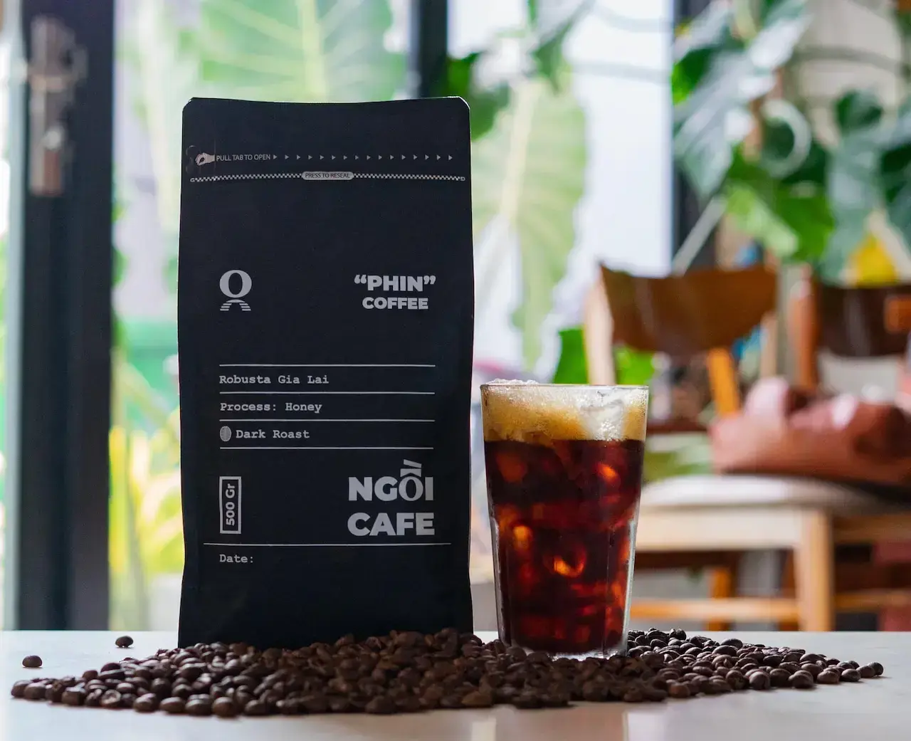 Ở Ngồi Cafe, Chúng Tôi Chọn Ra Những Hạt Arabica Chất Lượng Và Cô Đọng Nó Trong 1 Túi Cà Phê Cold Brew Túi Lọc Tiện Dụng.